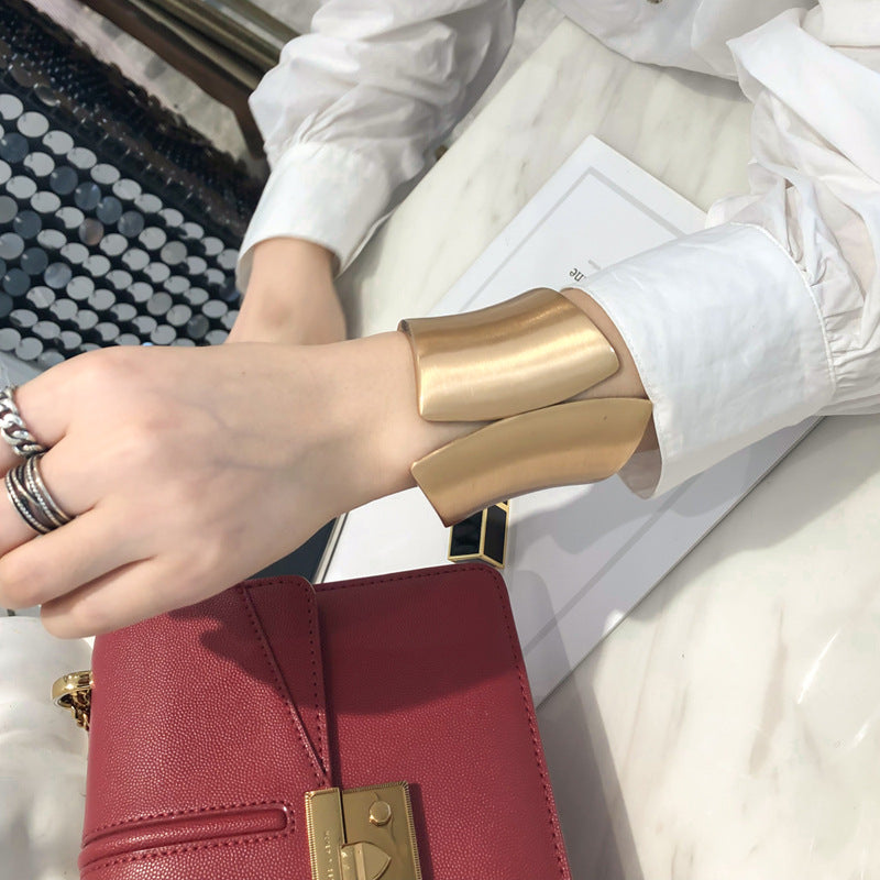 Hyperbole fashion exaggerated asymmetric wide-brimmed alloy open bracelet jewelry