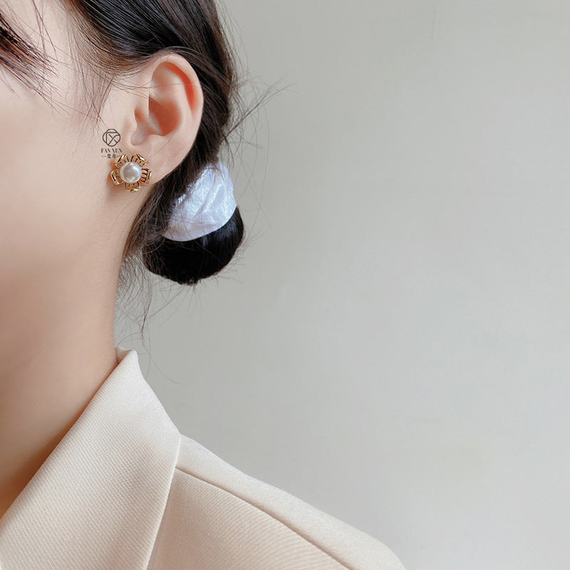 Natural Freshwater Ins simple white pearl earrings female Korean version niche design five-petal flower spring earrings
