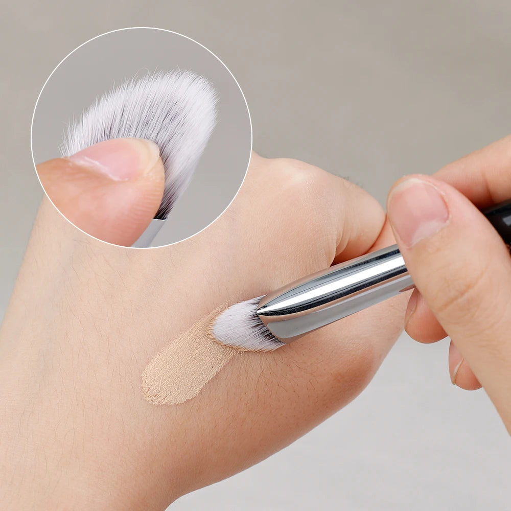 Makeup Brushes Cover Dark Circles Brush Cosmetic Face Detail Brush Beauty Tools